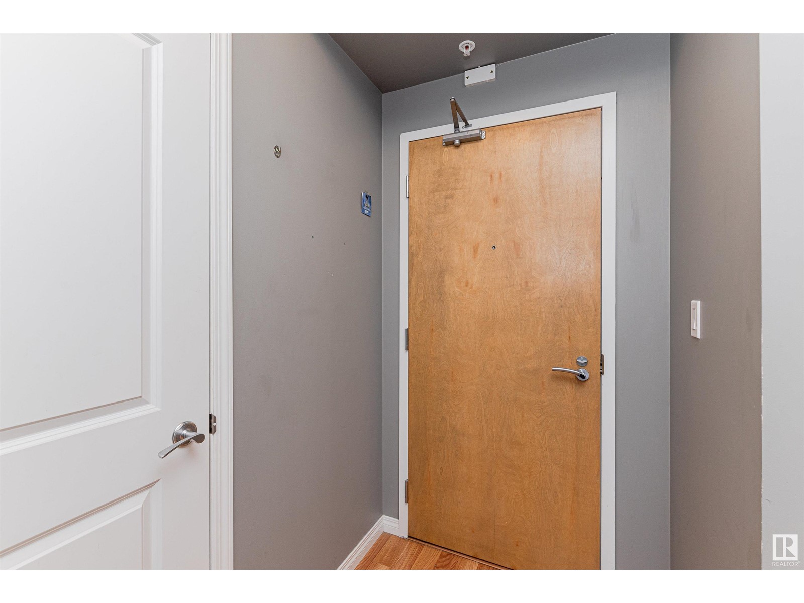 #402 10504 99 AV NW