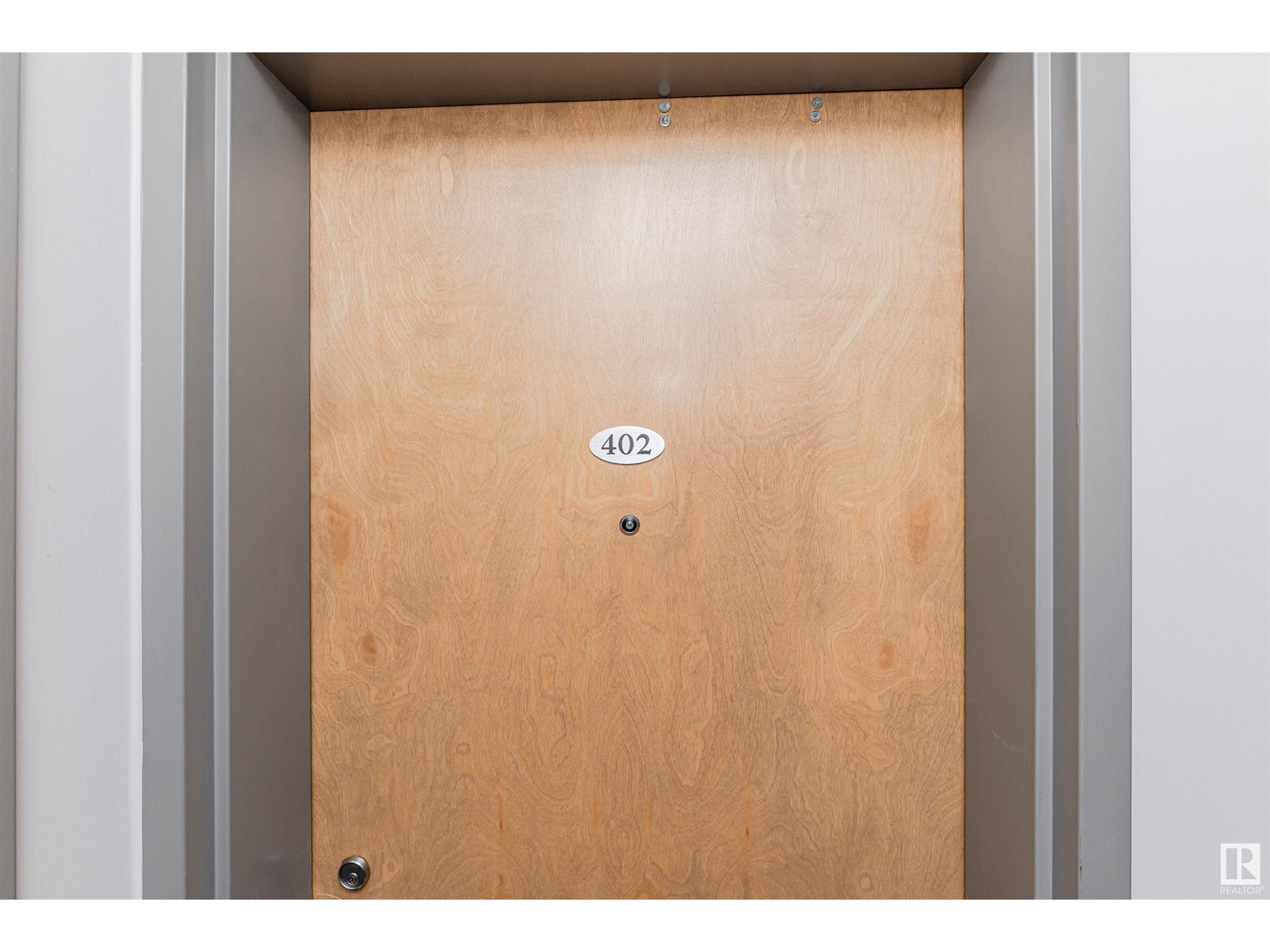 #402 10504 99 AV NW