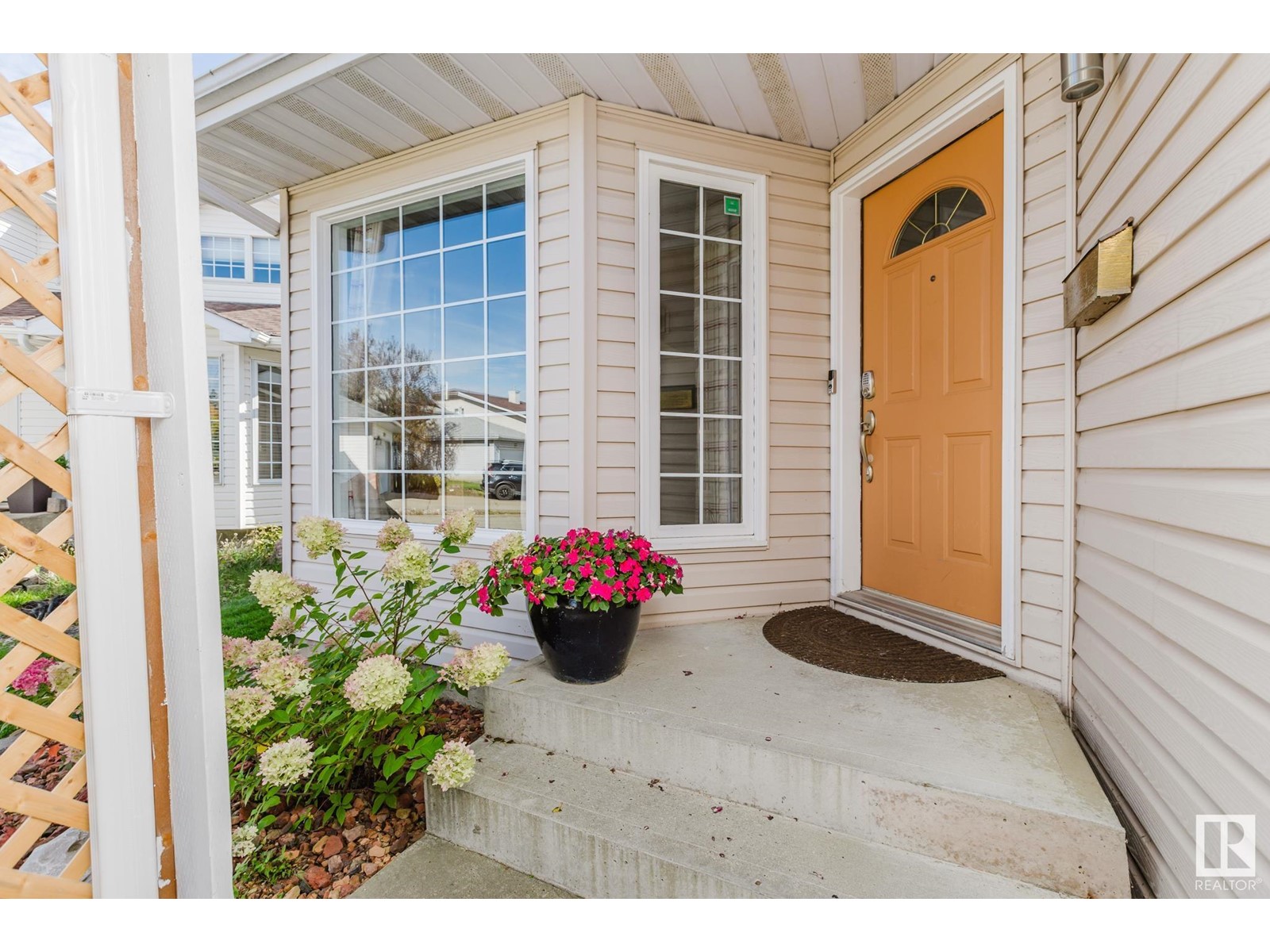 11315 8 AV NW