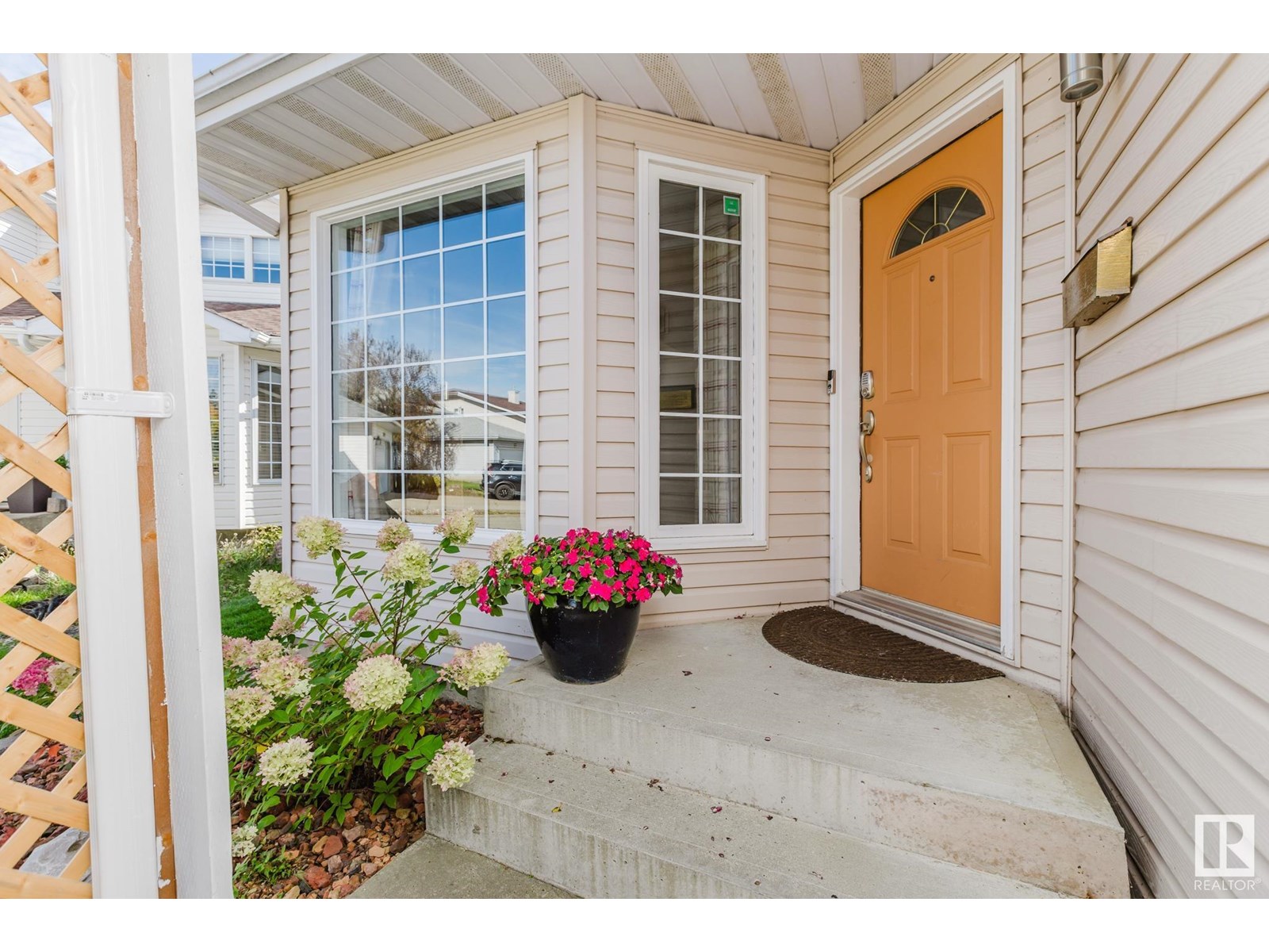 11315 8 AV NW