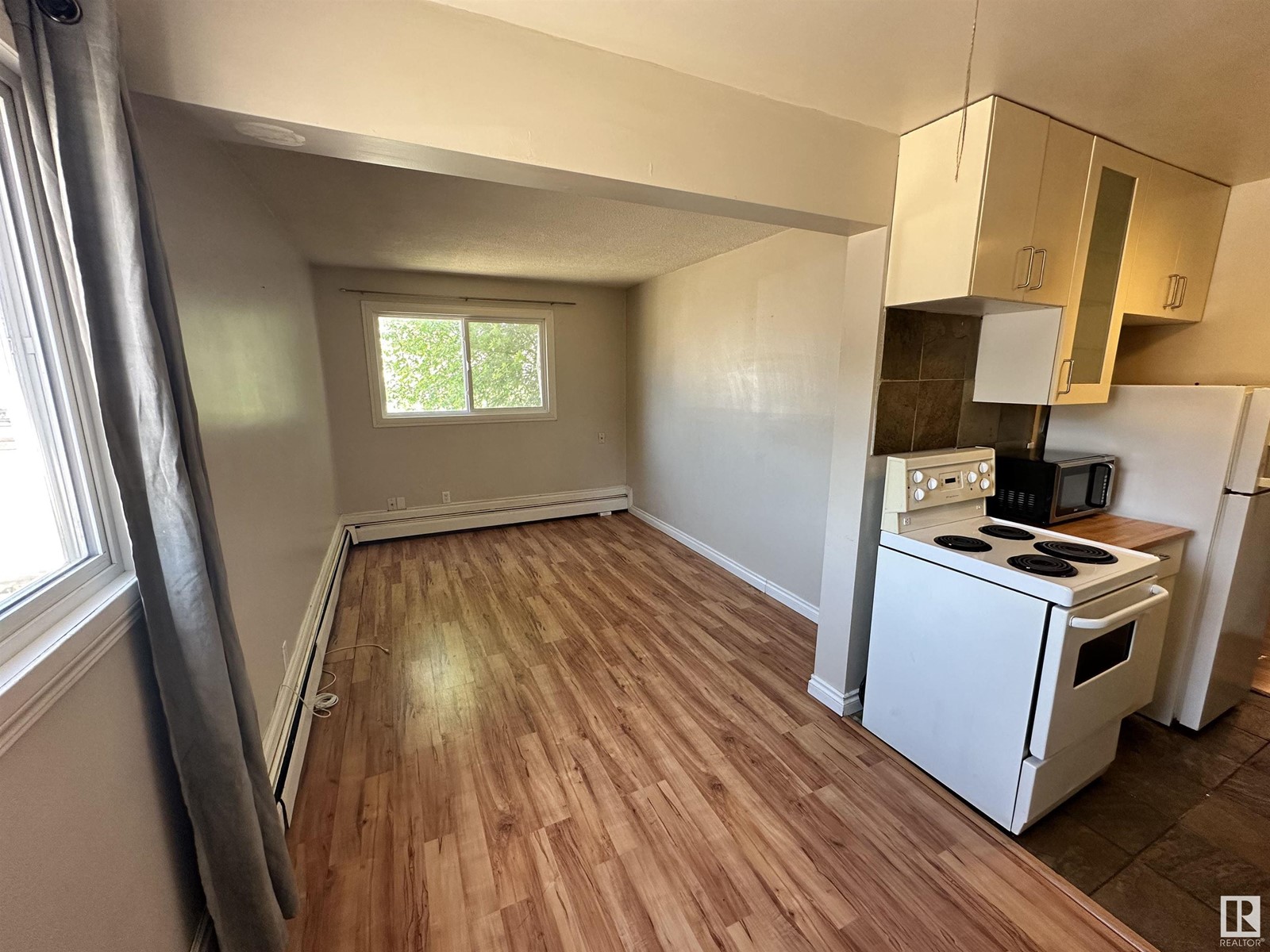 #10 10620 122 ST NW