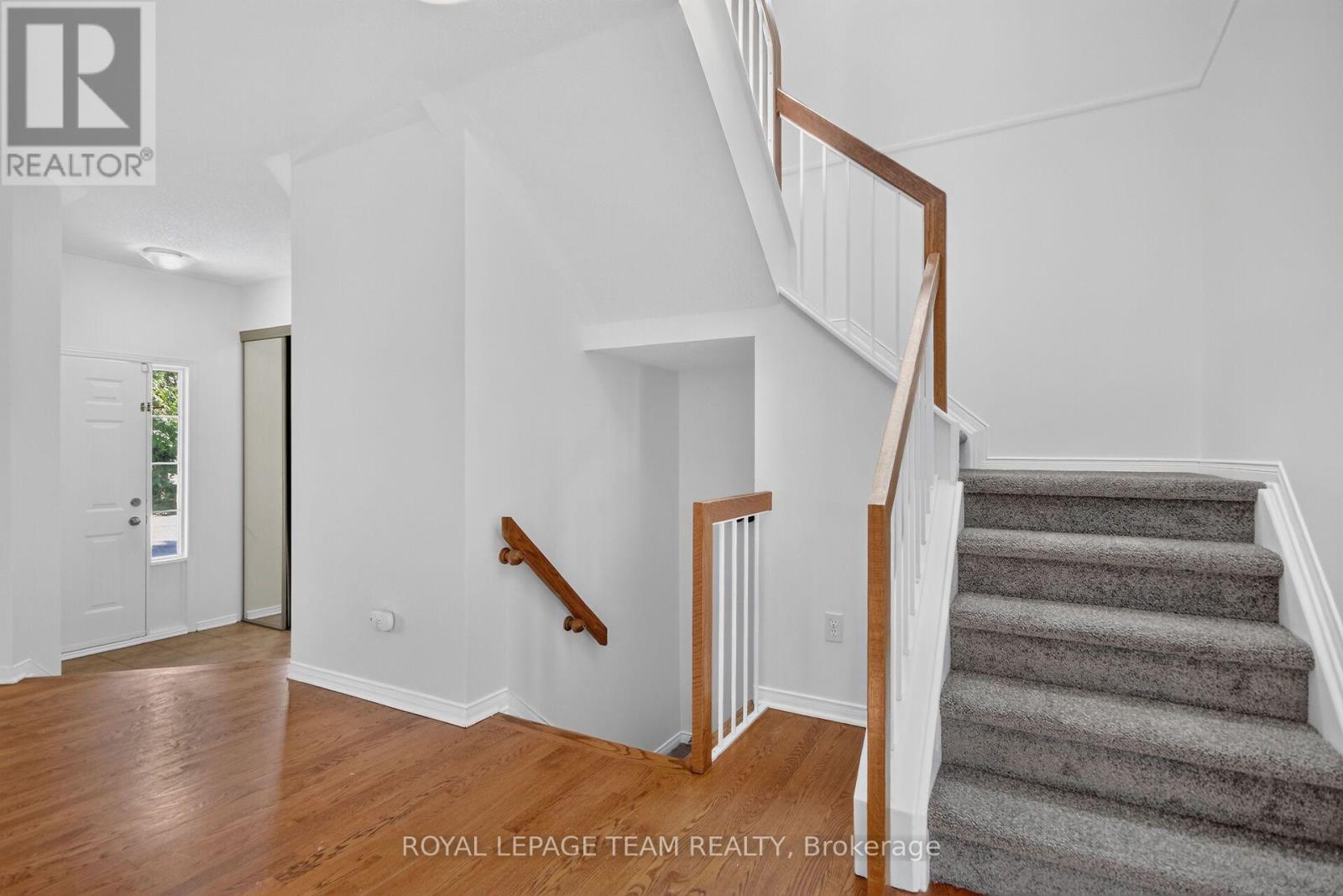 32 VISTAPOINTE DRIVE