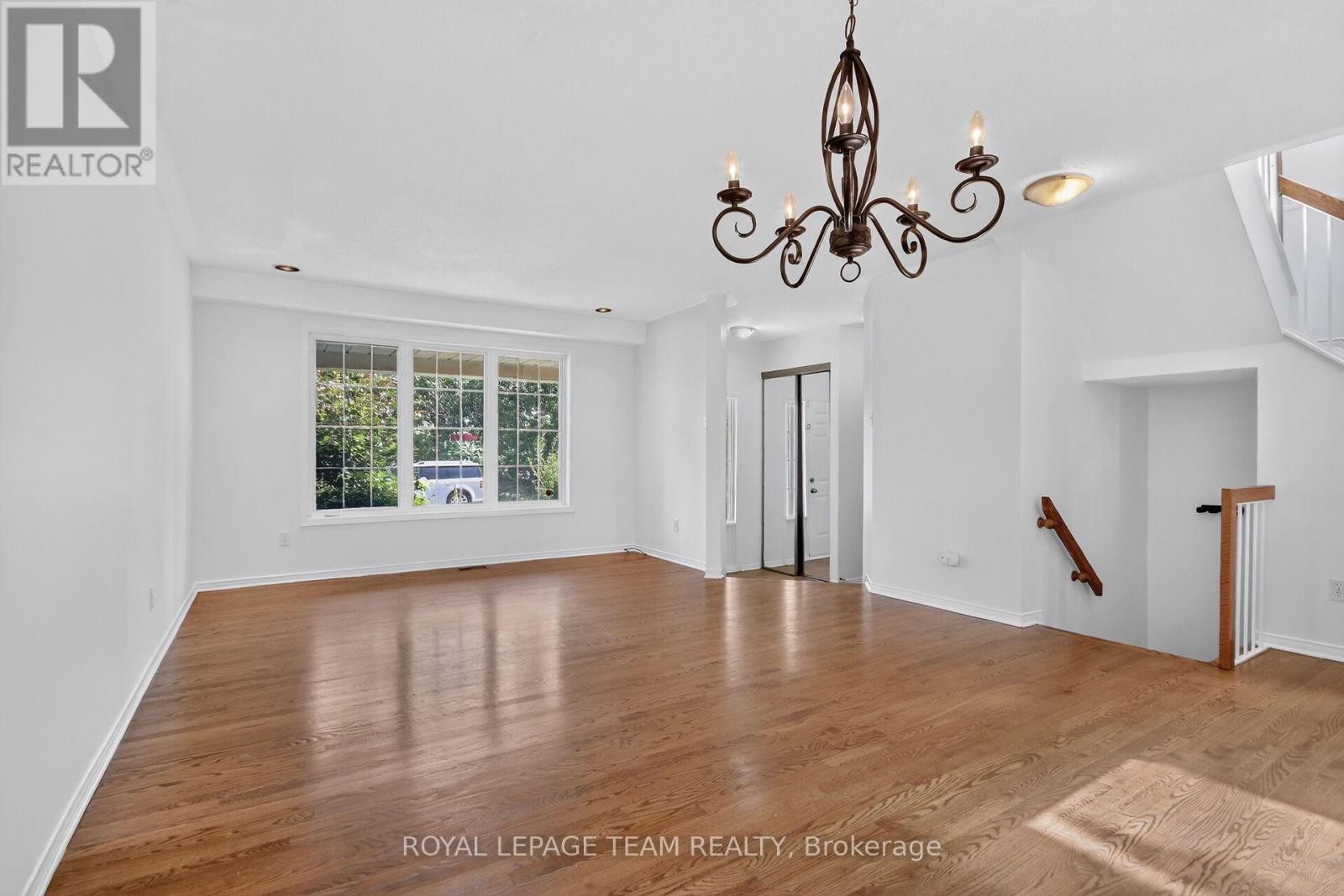 32 VISTAPOINTE DRIVE