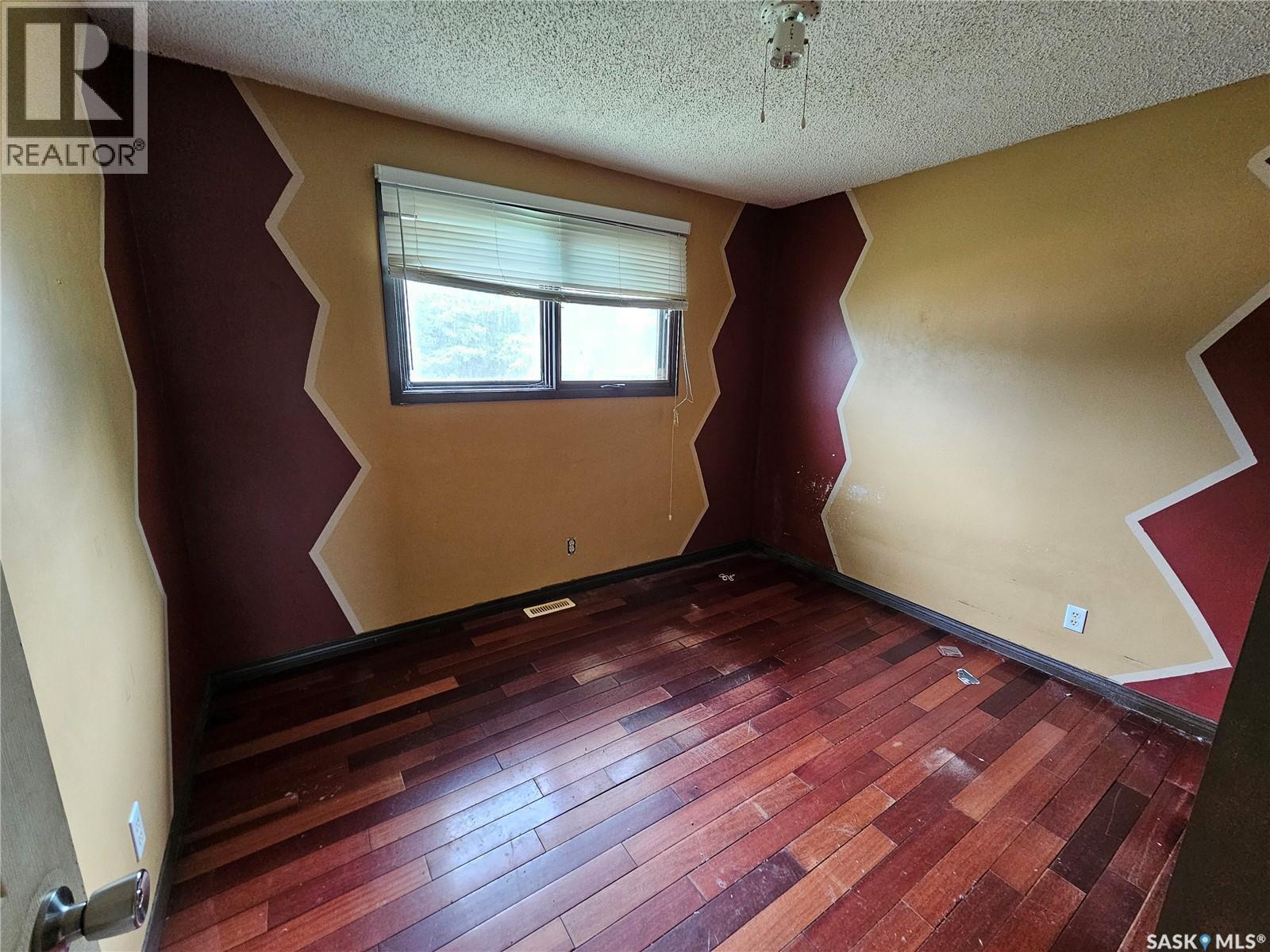 153 4th STREET W