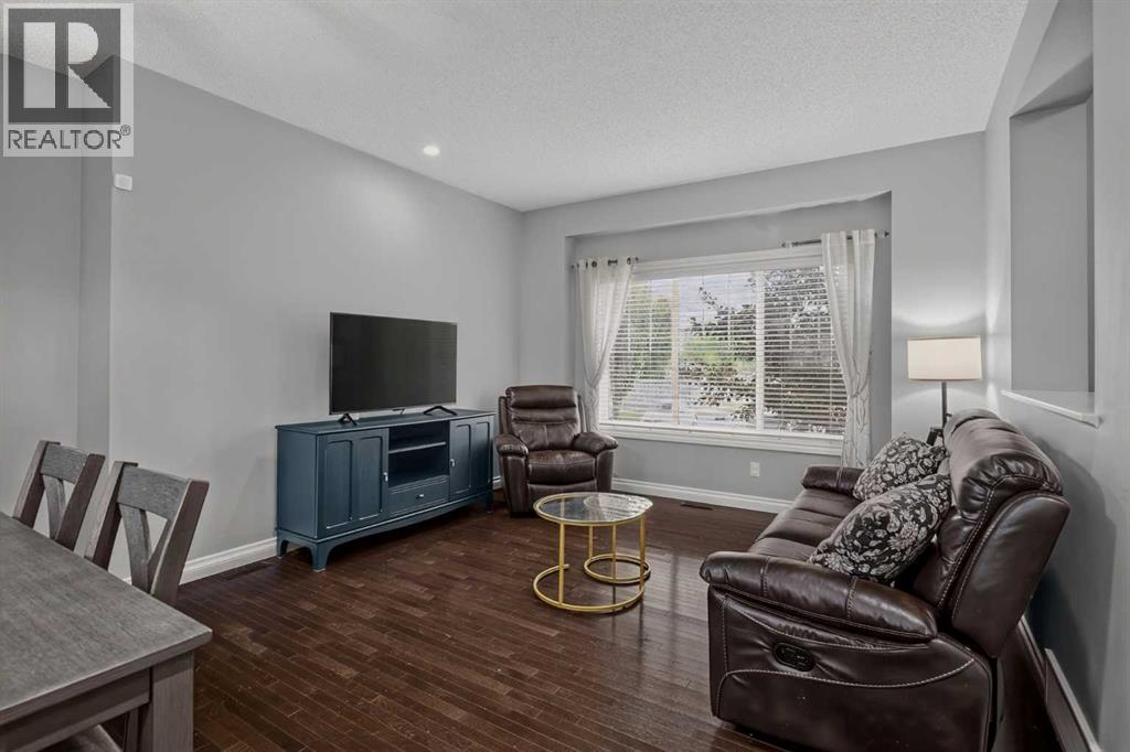53 Mahogany Point SE