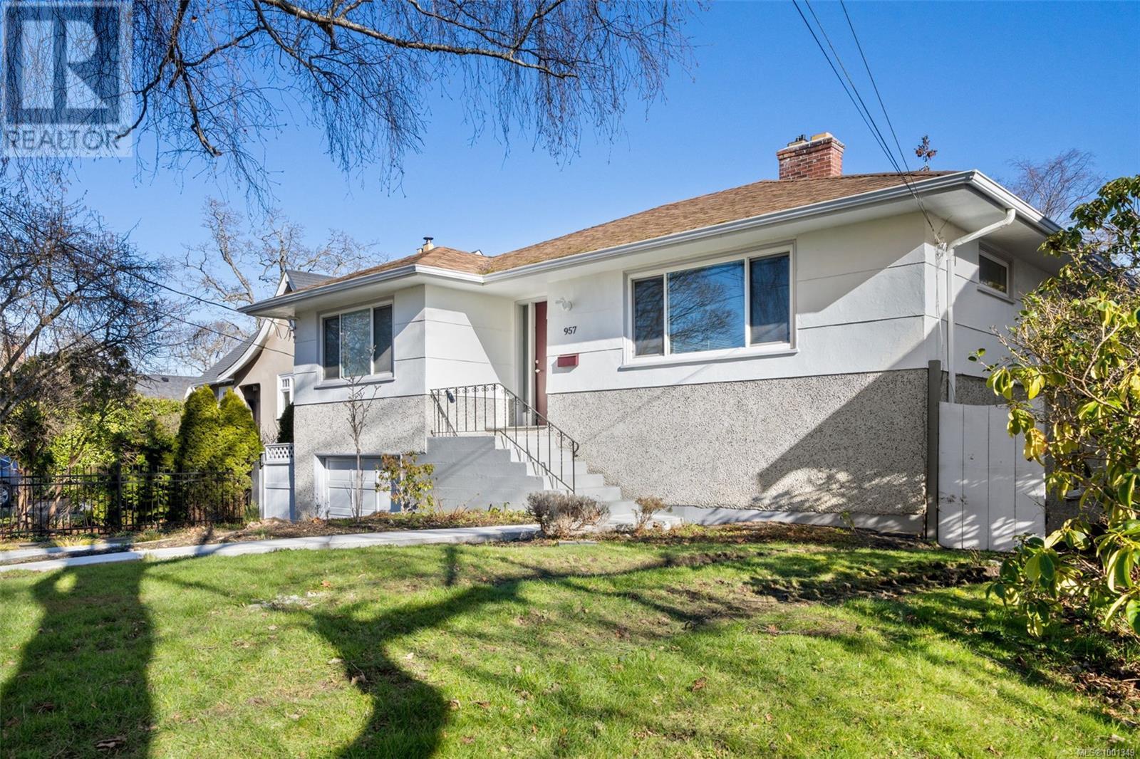 957 Oliver St