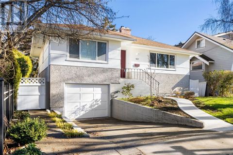 957 Oliver St Oak Bay BC V8S4W6