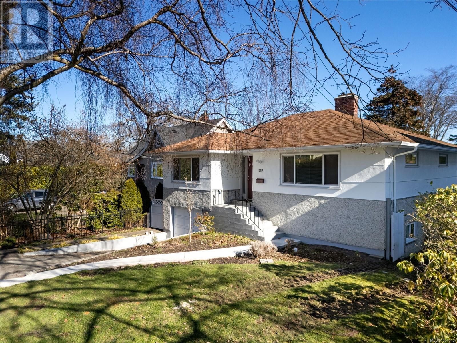 957 Oliver St