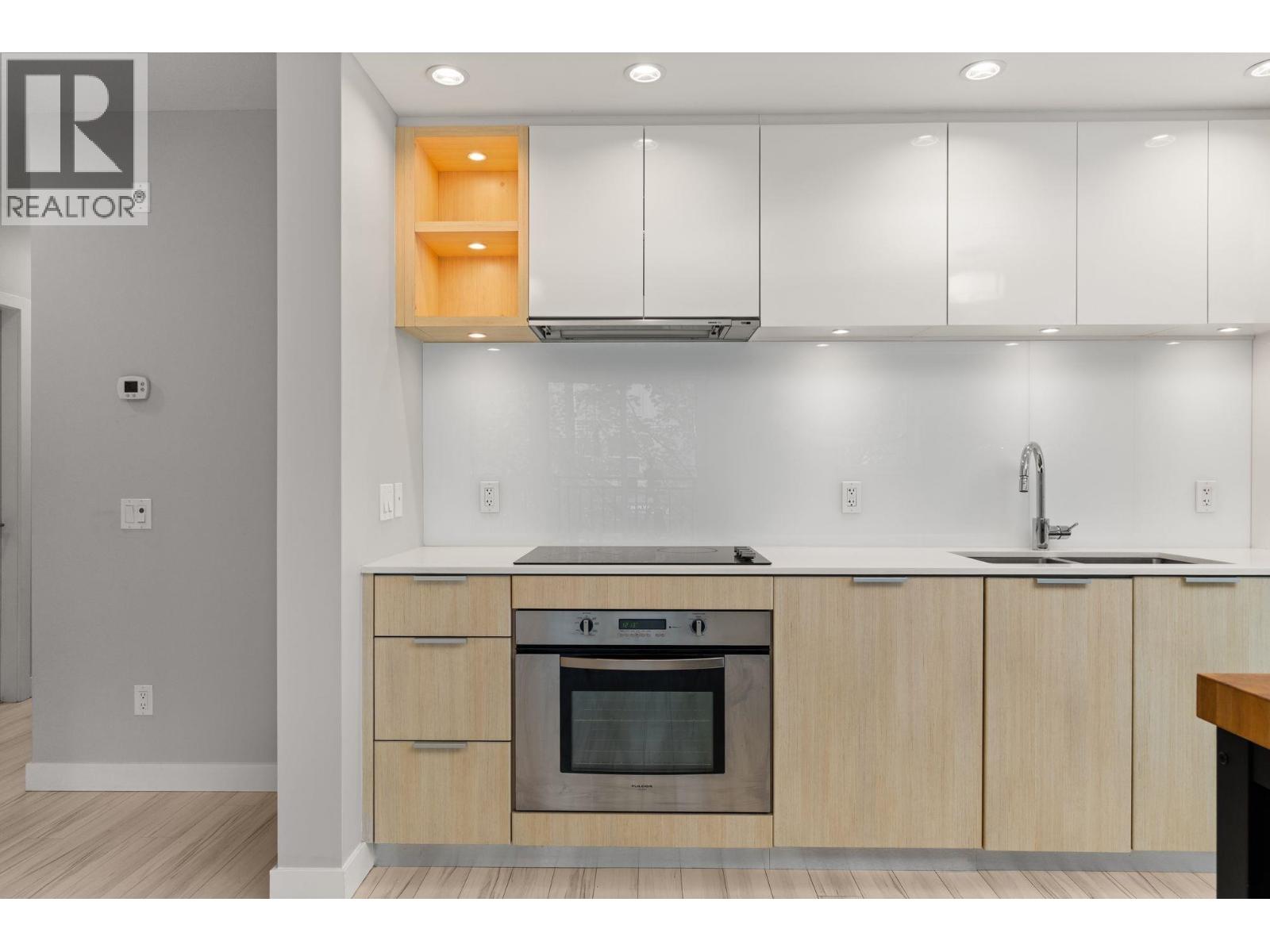 207 111 E 3RD STREET