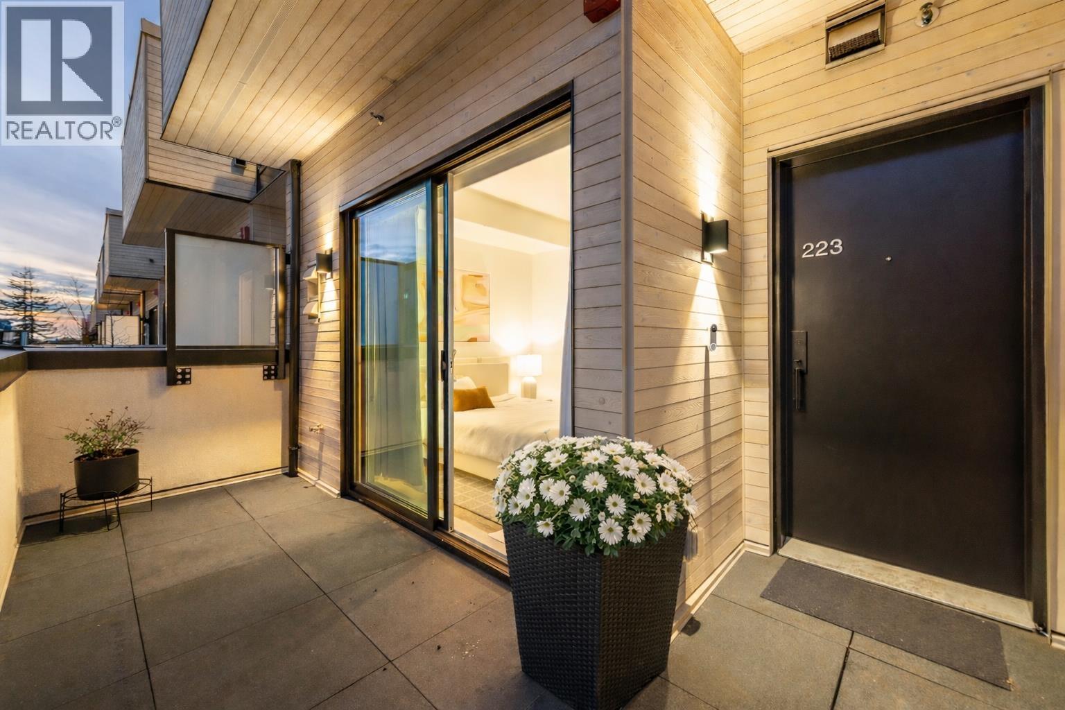 223 650 E 2ND STREET