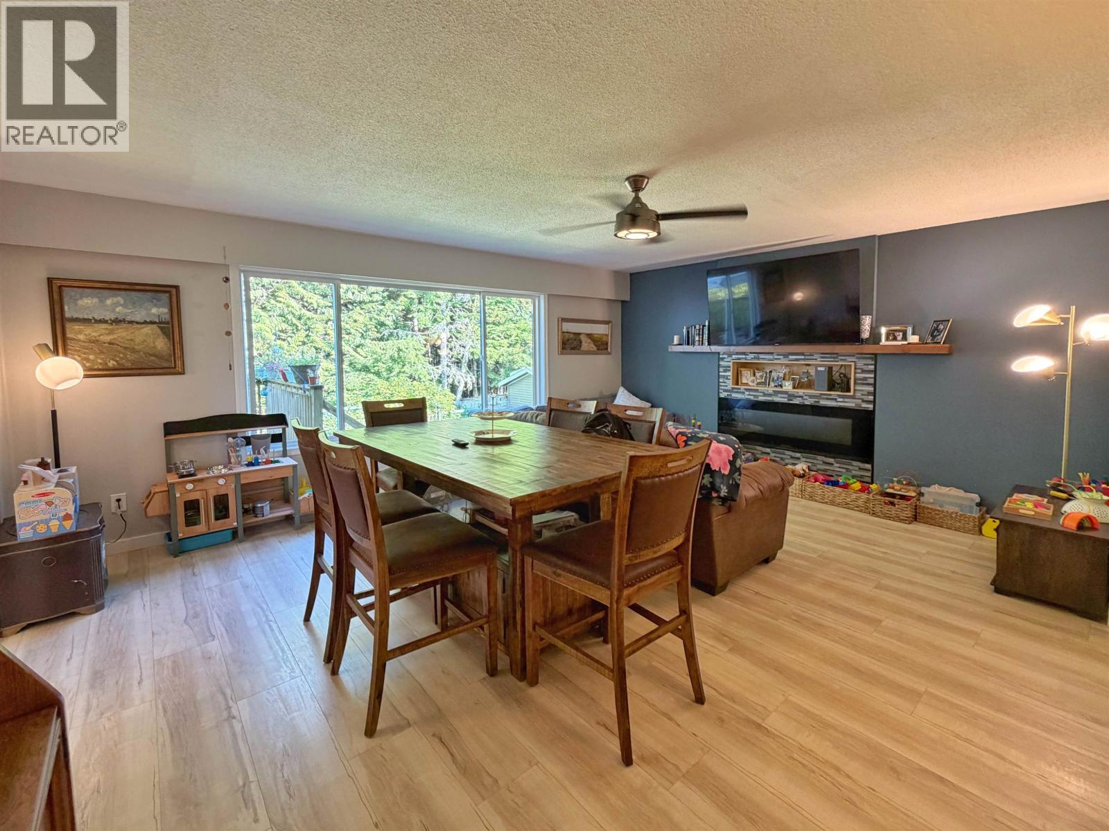 217 CRESTVIEW DRIVE