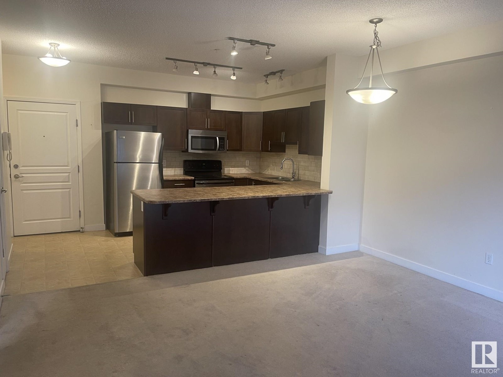 #105 2035 GRANTHAM COURNT NW