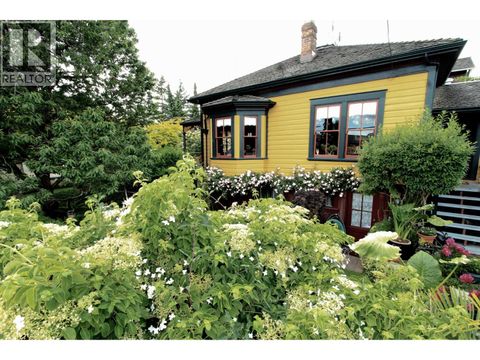 217 NINTH STREET New Westminster BC V3M3V4