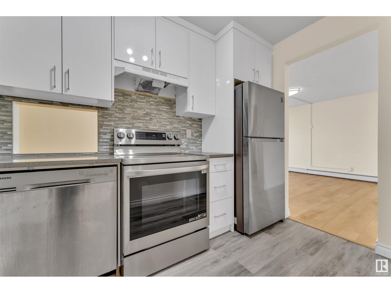 #5 3855 76 ST NW