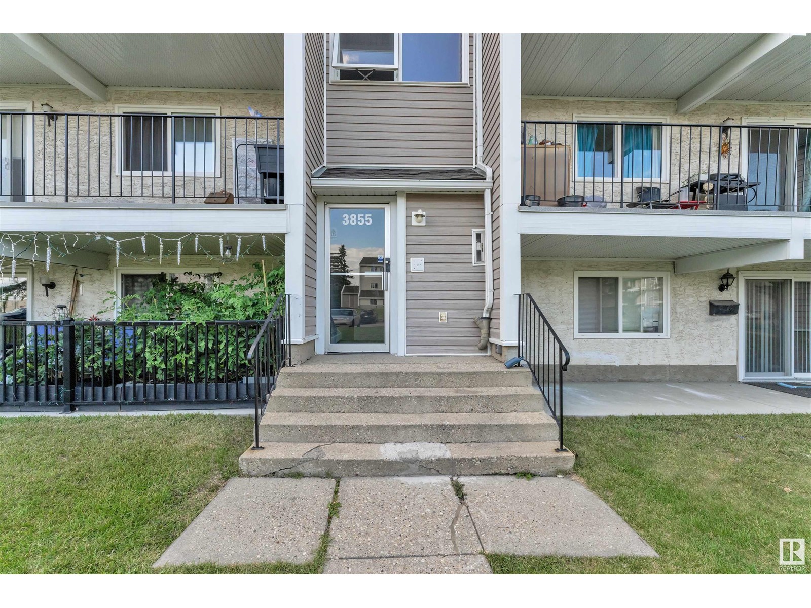 #5 3855 76 ST NW