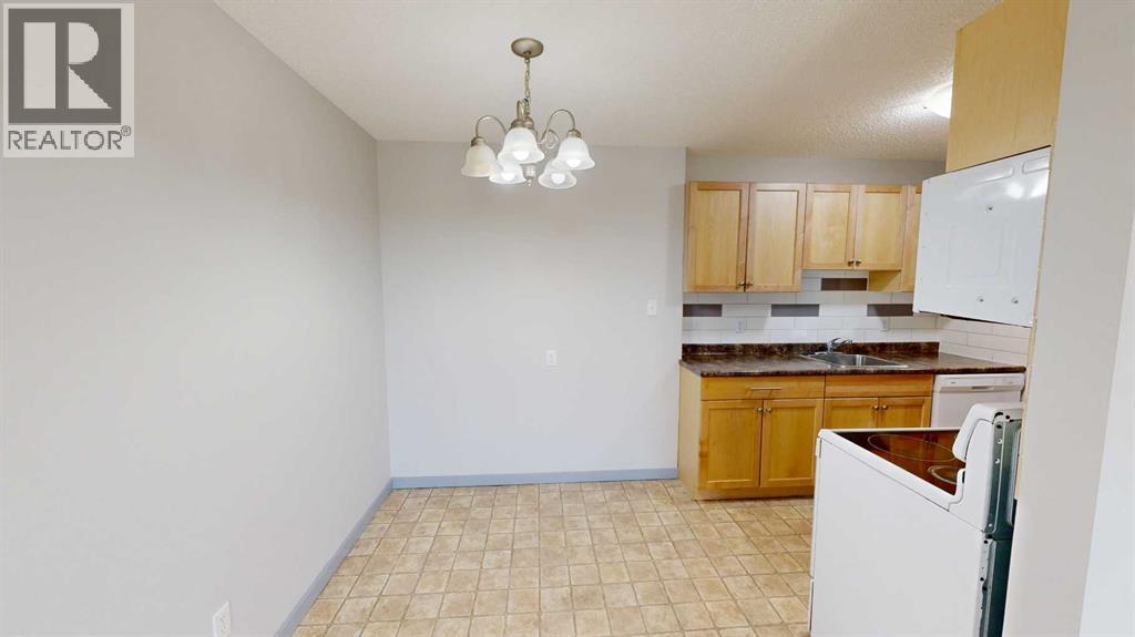 308, 401 Columbia Boulevard W