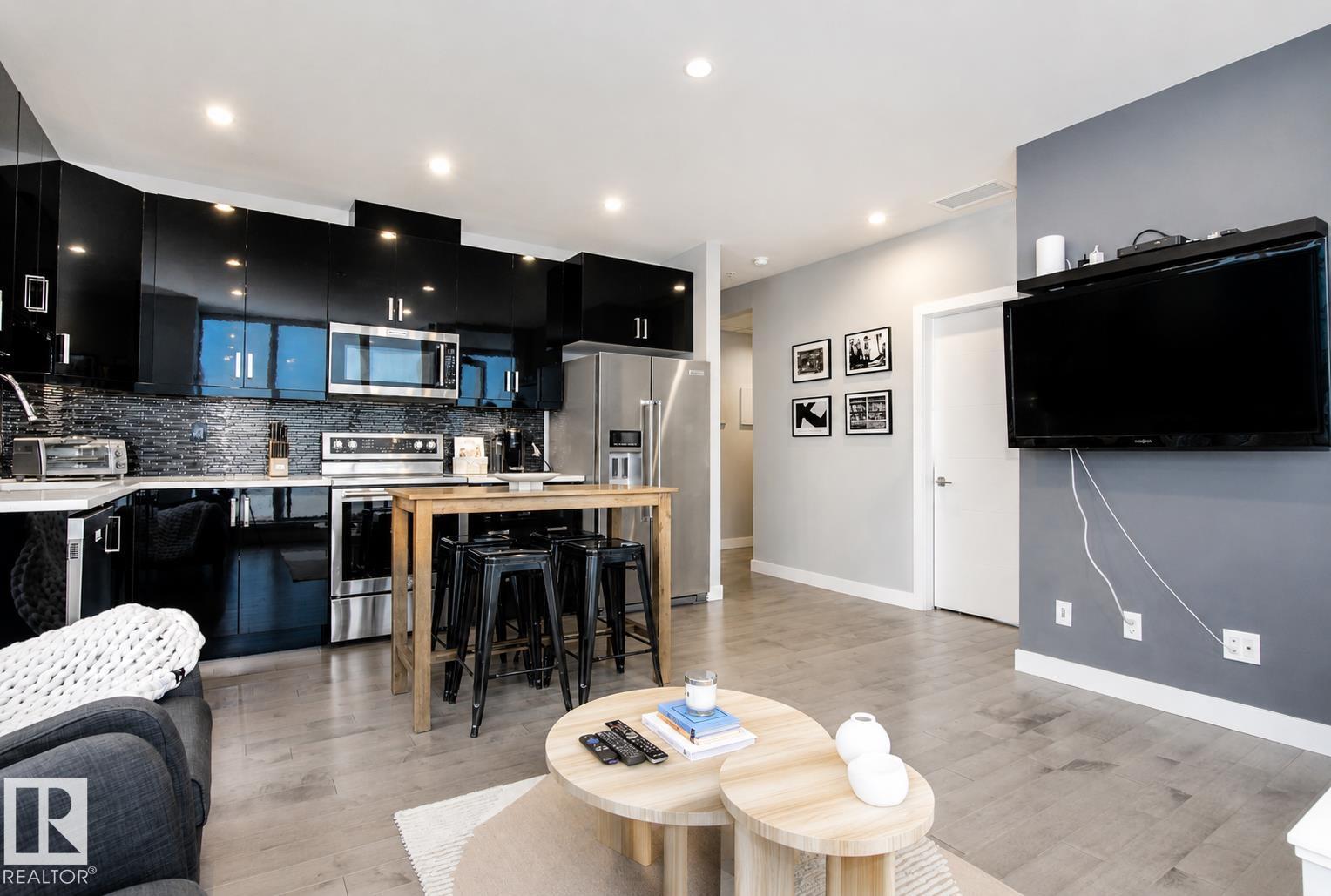 #2003 10238 103 ST NW