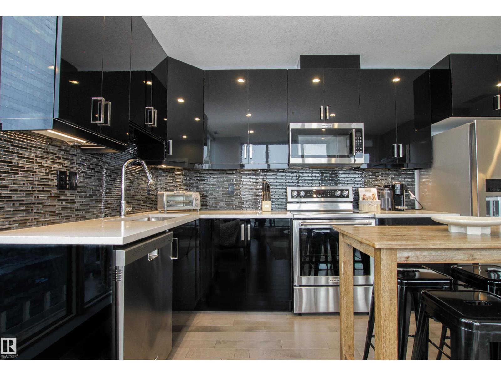 #2003 10238 103 ST NW