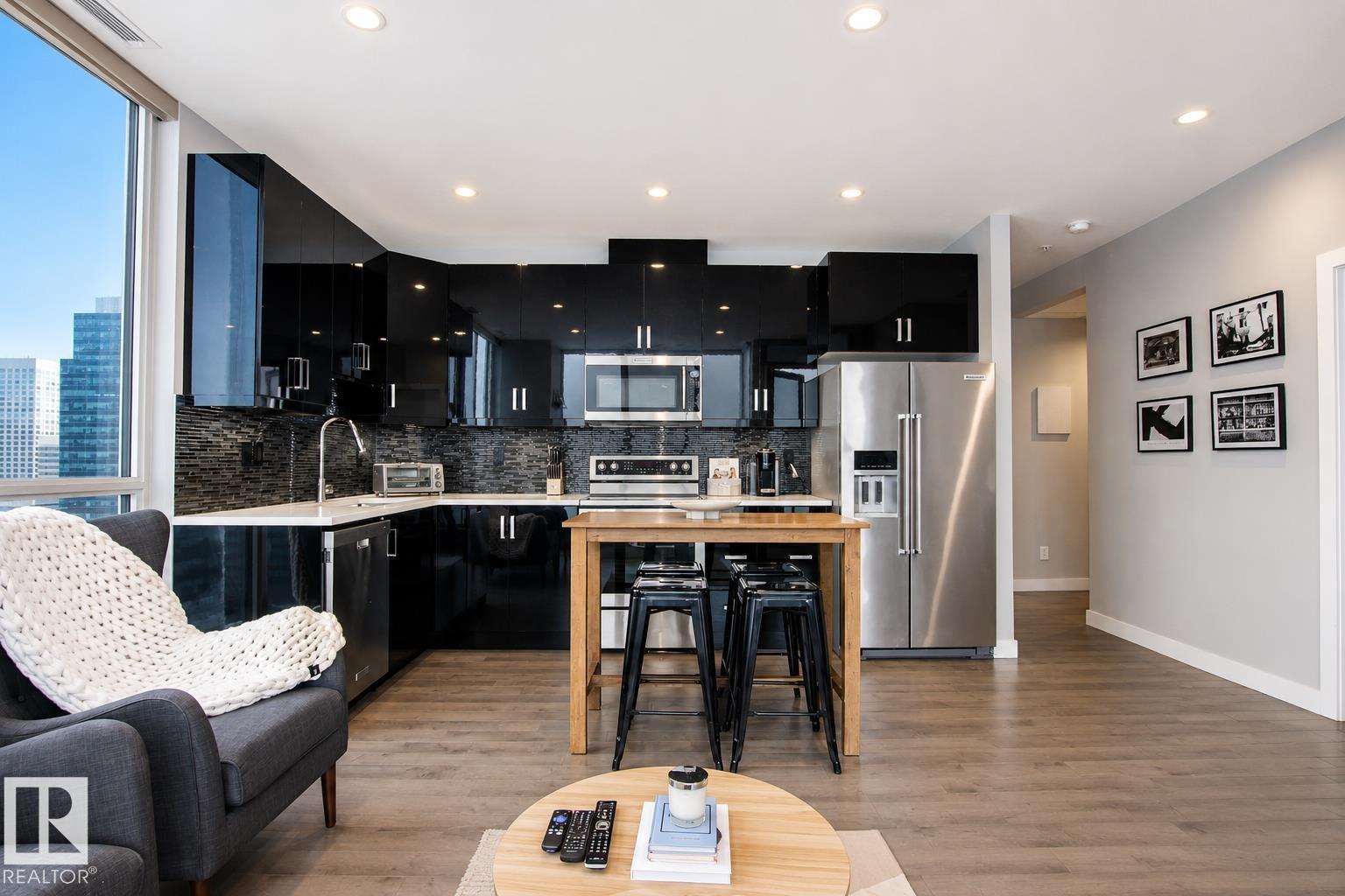 #2003 10238 103 ST NW