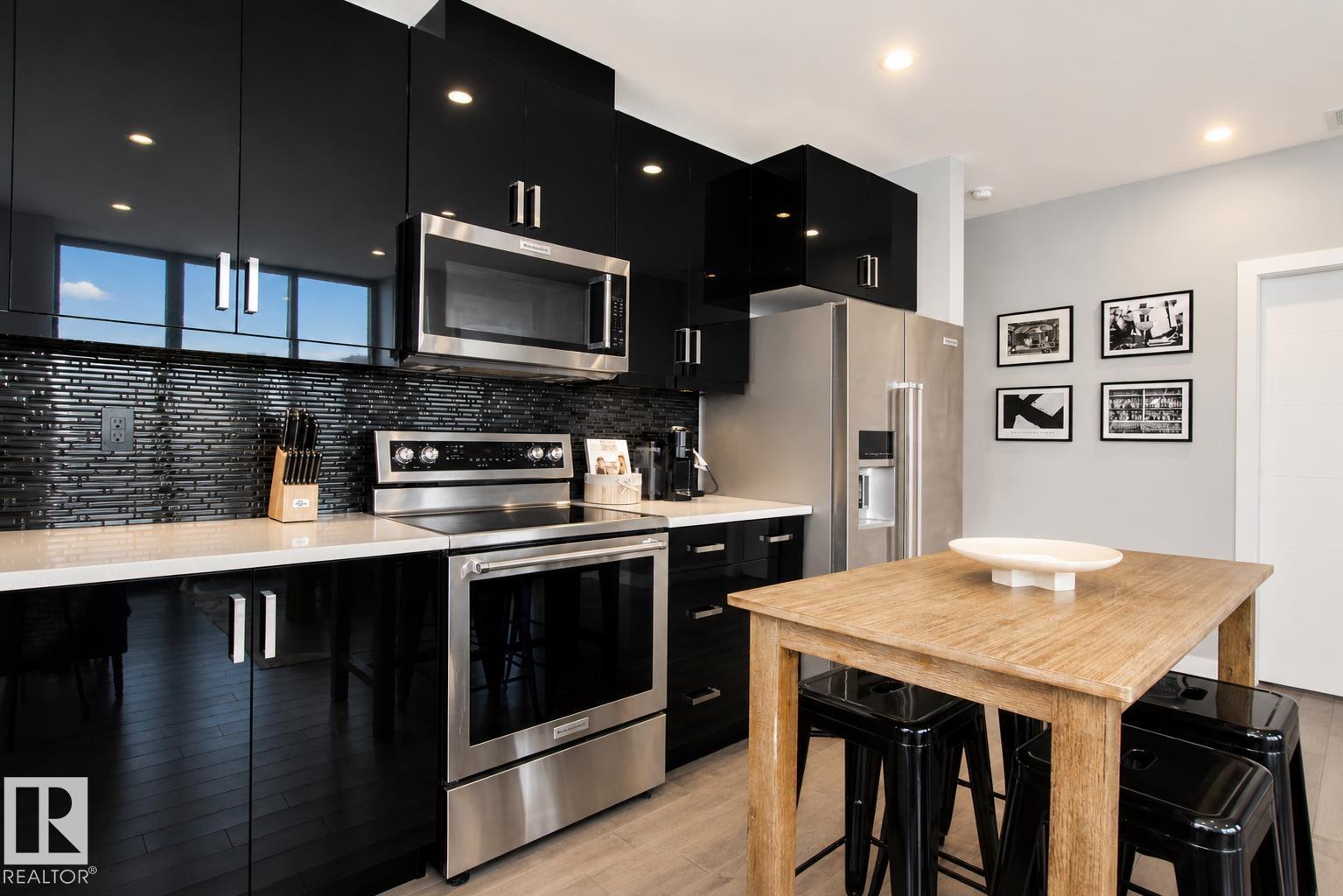 #2003 10238 103 ST NW
