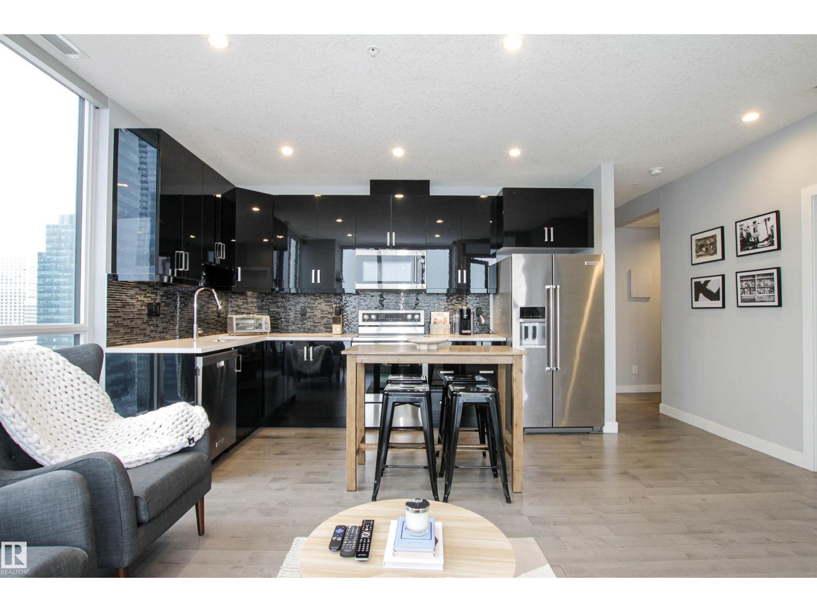 #2003 10238 103 ST NW