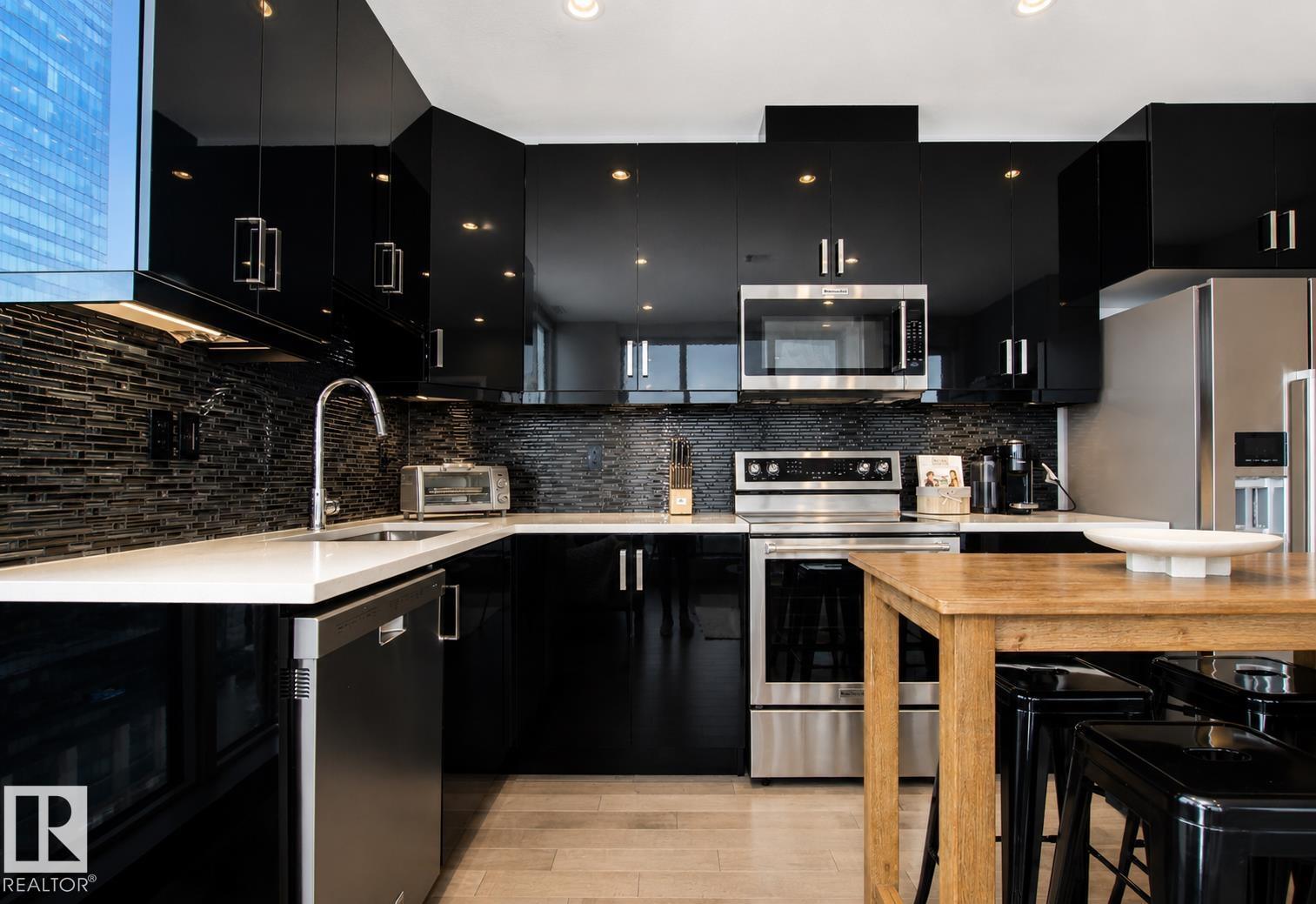#2003 10238 103 ST NW