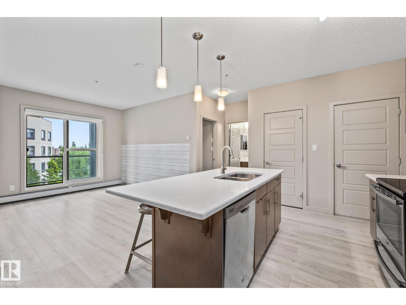 #303 320 AMBLESIDE LI SW