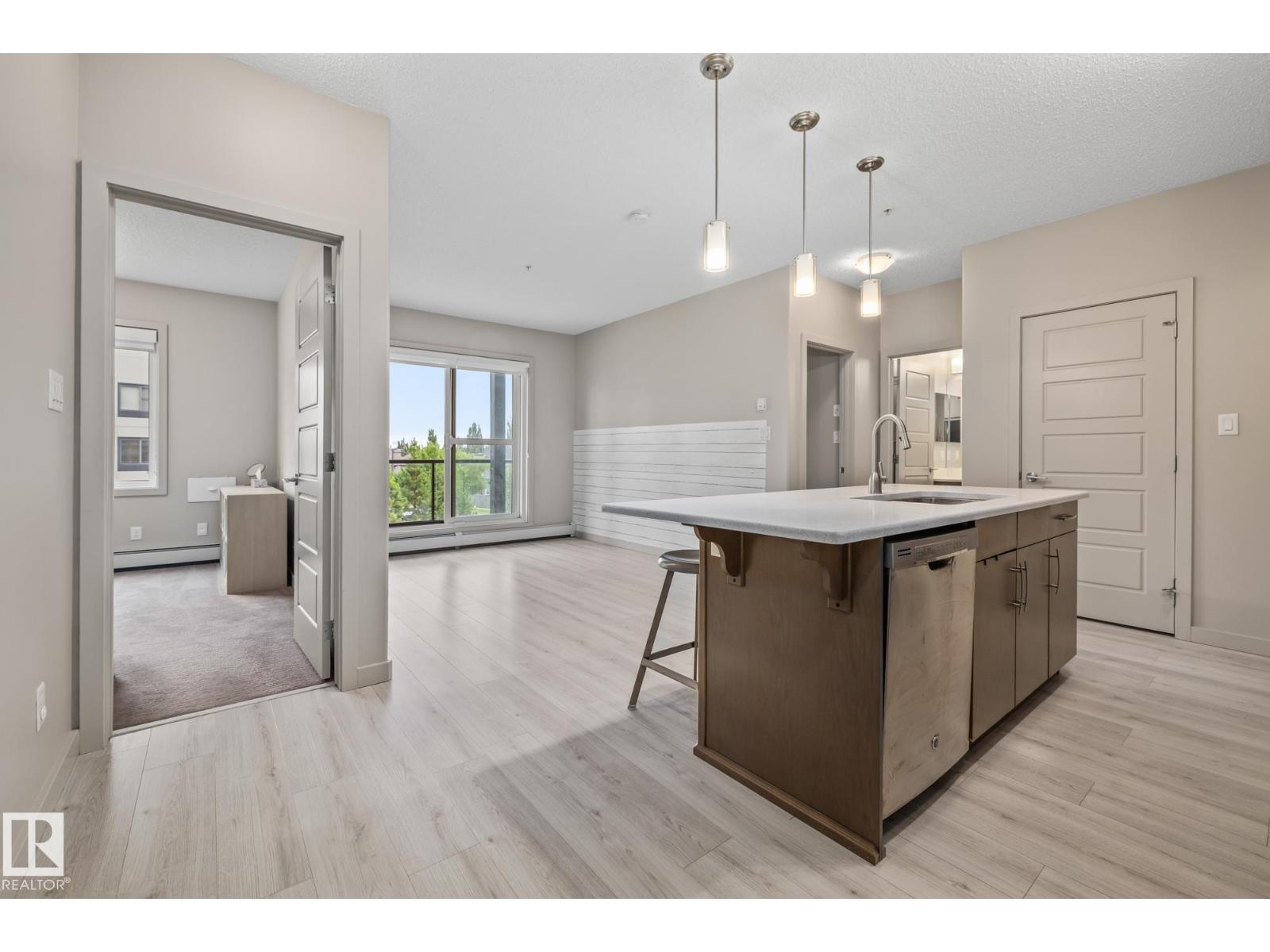 #303 320 AMBLESIDE LI SW