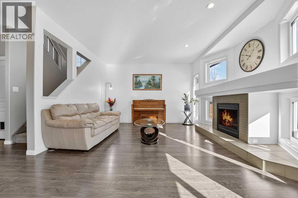 678 Twinriver Crescent W