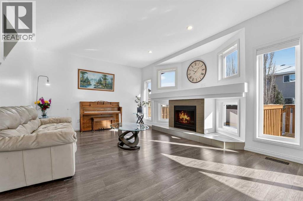 678 Twinriver Crescent W