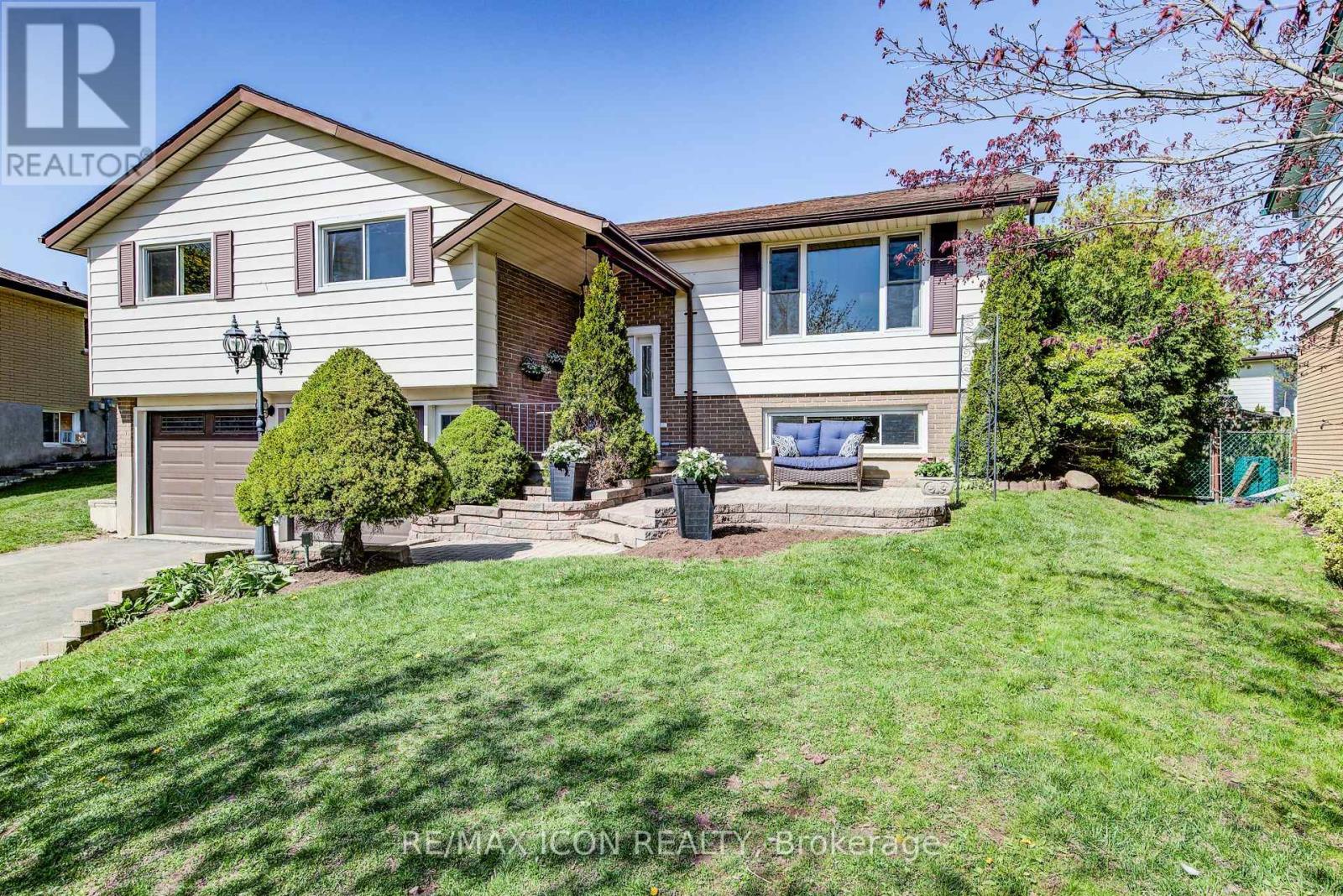 330 DALEVIEW PLACE