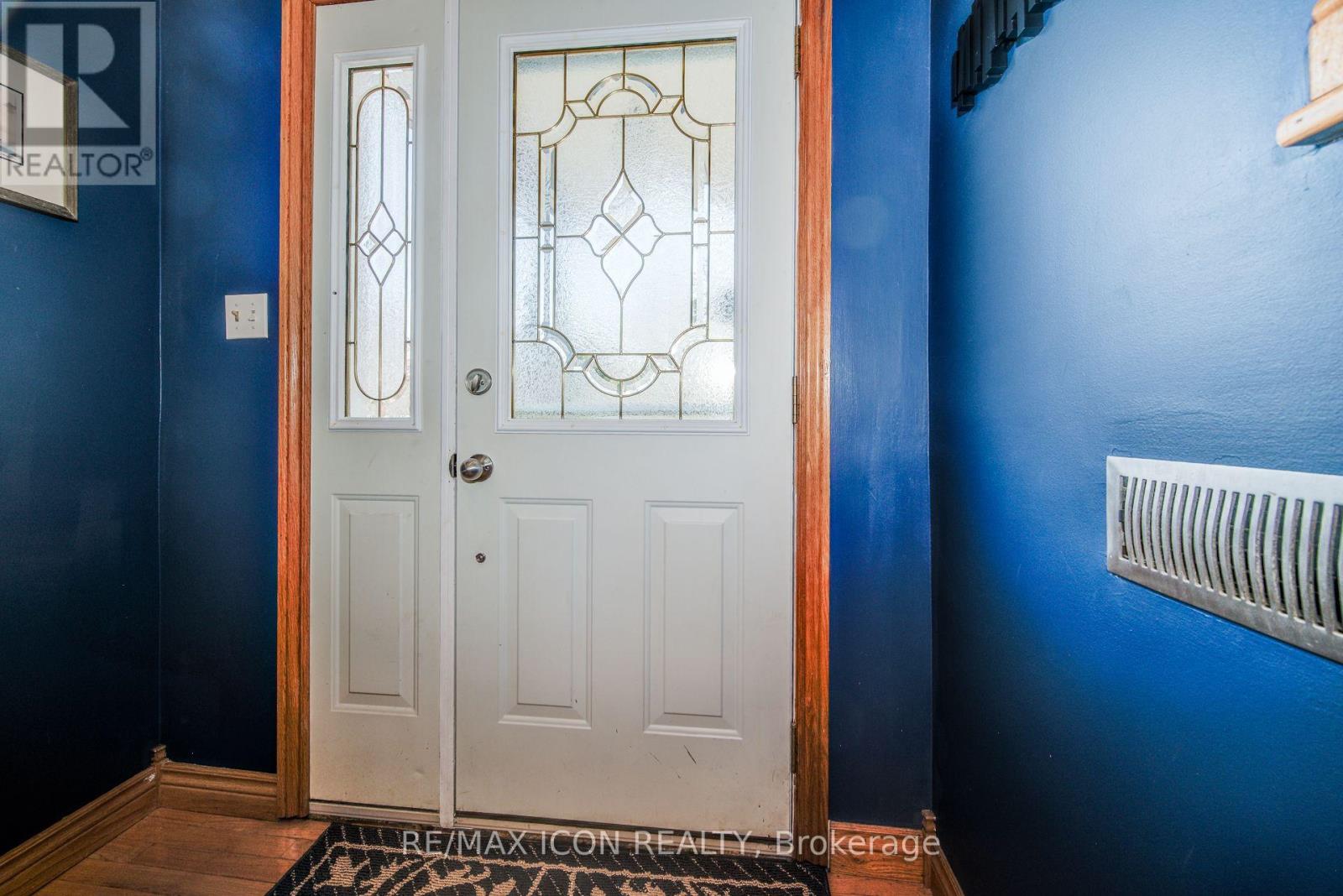 330 DALEVIEW PLACE