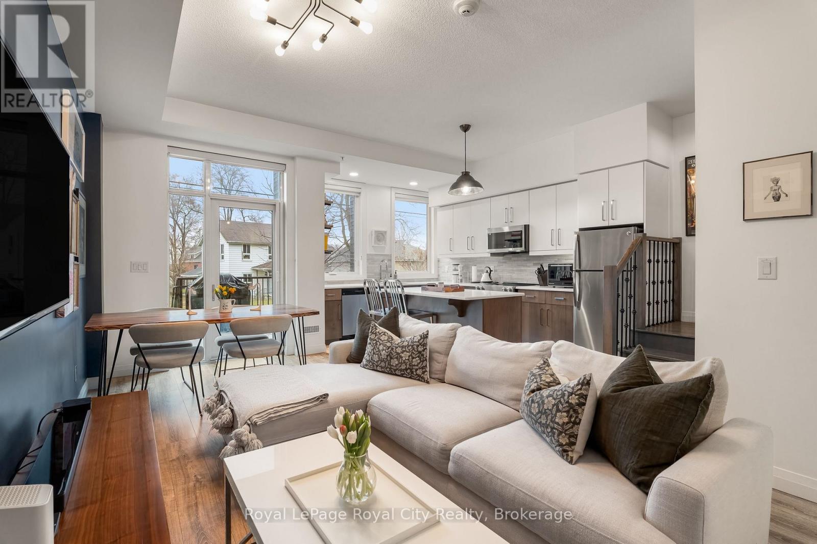 #AT3 - 53 ARTHUR STREET S