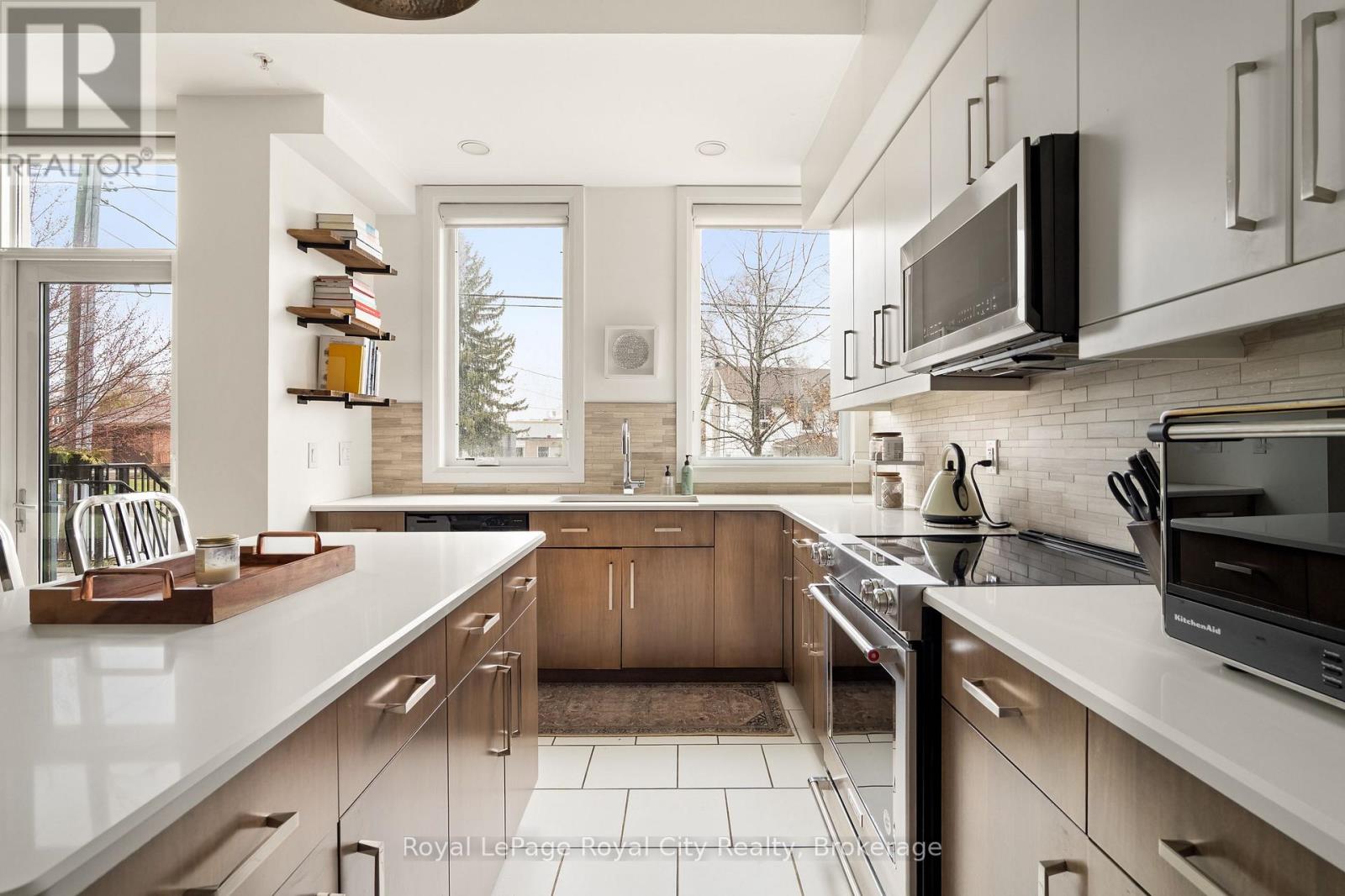 #AT3 - 53 ARTHUR STREET S