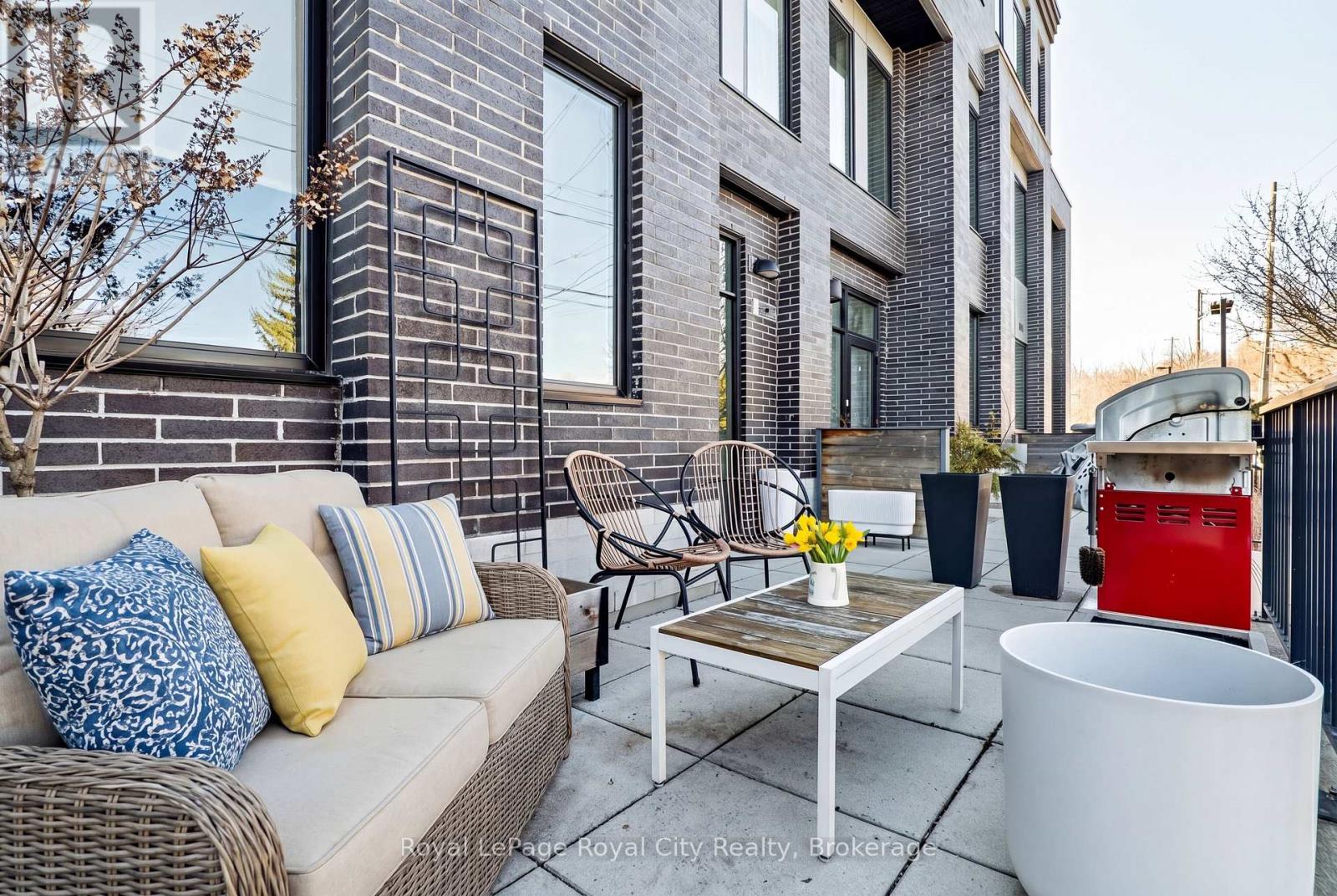 #AT3 - 53 ARTHUR STREET S