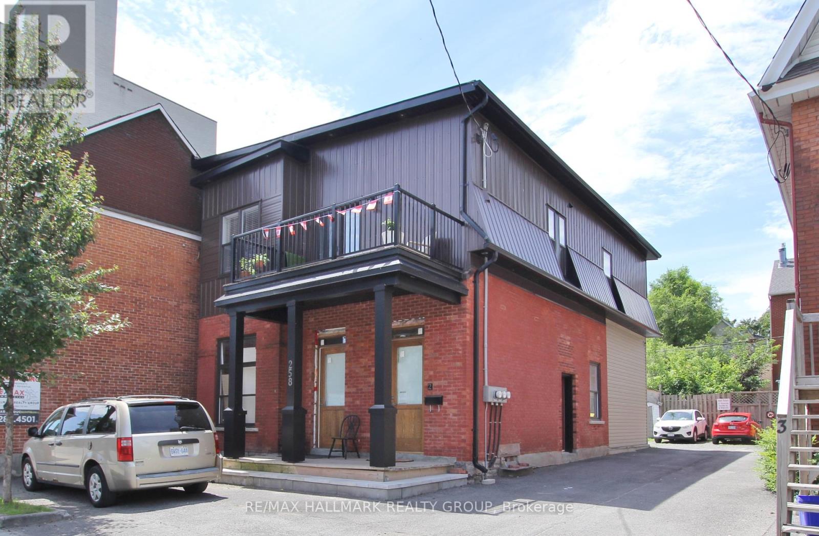 258, 260, 262, 264 BRONSON AVENUE S