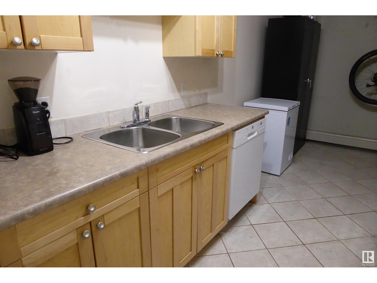 #305 10420 93 ST NW NW
