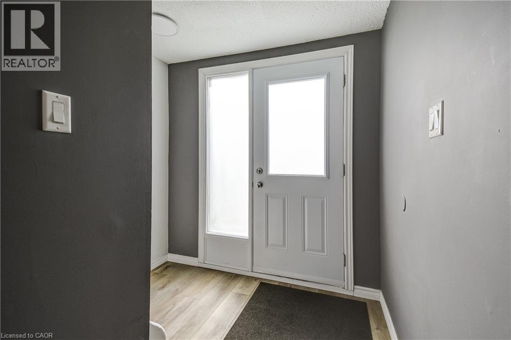135 CHALMERS Street S Unit# 18 - Photo 2