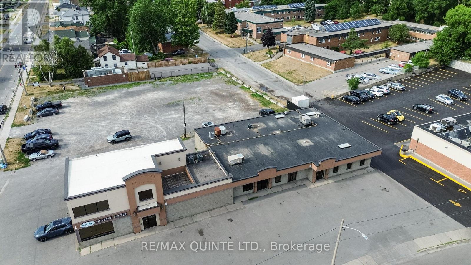 B - 66 DUNDAS STREET E