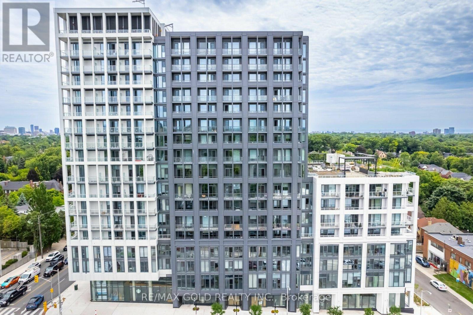 216 - 2020 BATHURST STREET