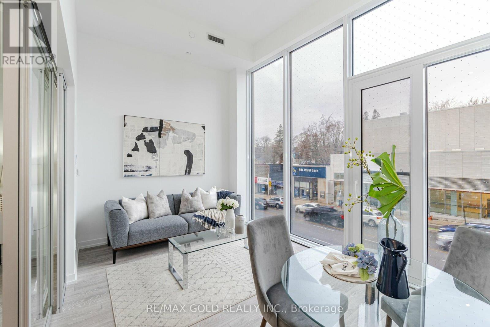 216 - 2020 BATHURST STREET