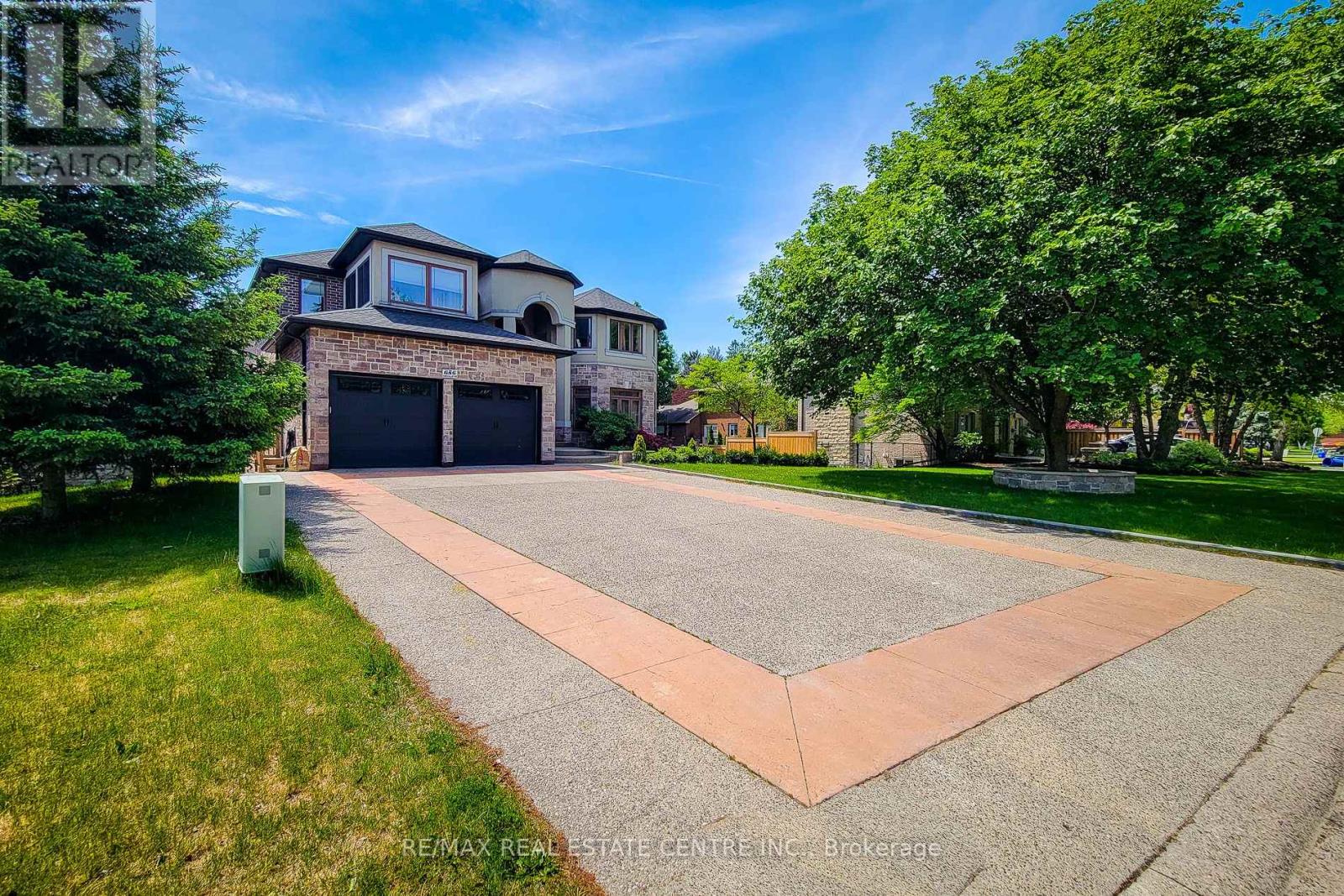 Photo 1 of 42 — 656 HIGHVALLEY ROAD, Hamilton (Ancaster), ON L9G4E9