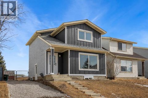 79 Aberdare Road NE Calgary AB T2A6V8