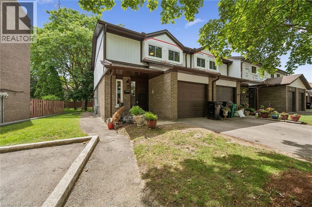 Photo 1 of 33 — 46 CEDARWOODS Crescent Unit# 53, Kitchener, ON N2C2L7