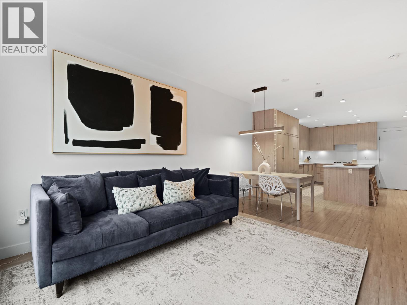 107 733 E 3RD STREET