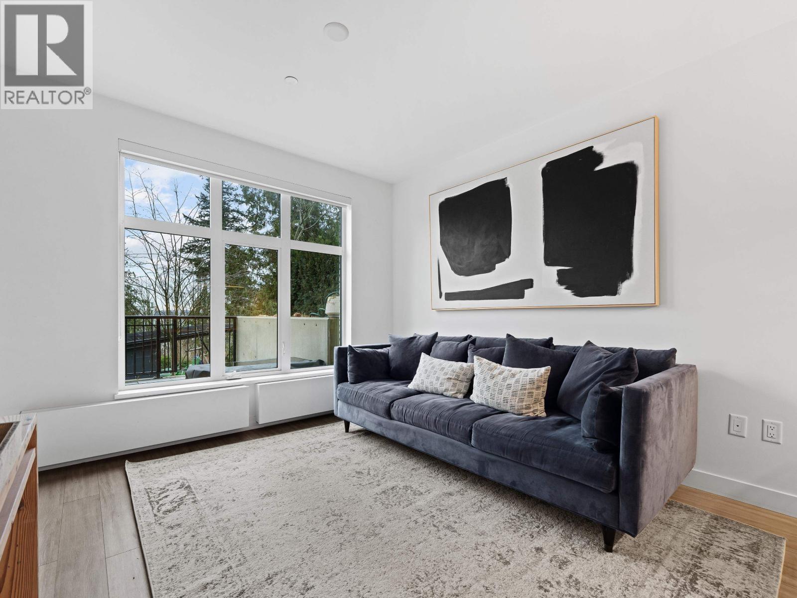 107 733 E 3RD STREET