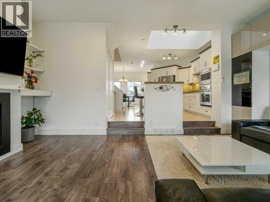 406 Twinriver Road W