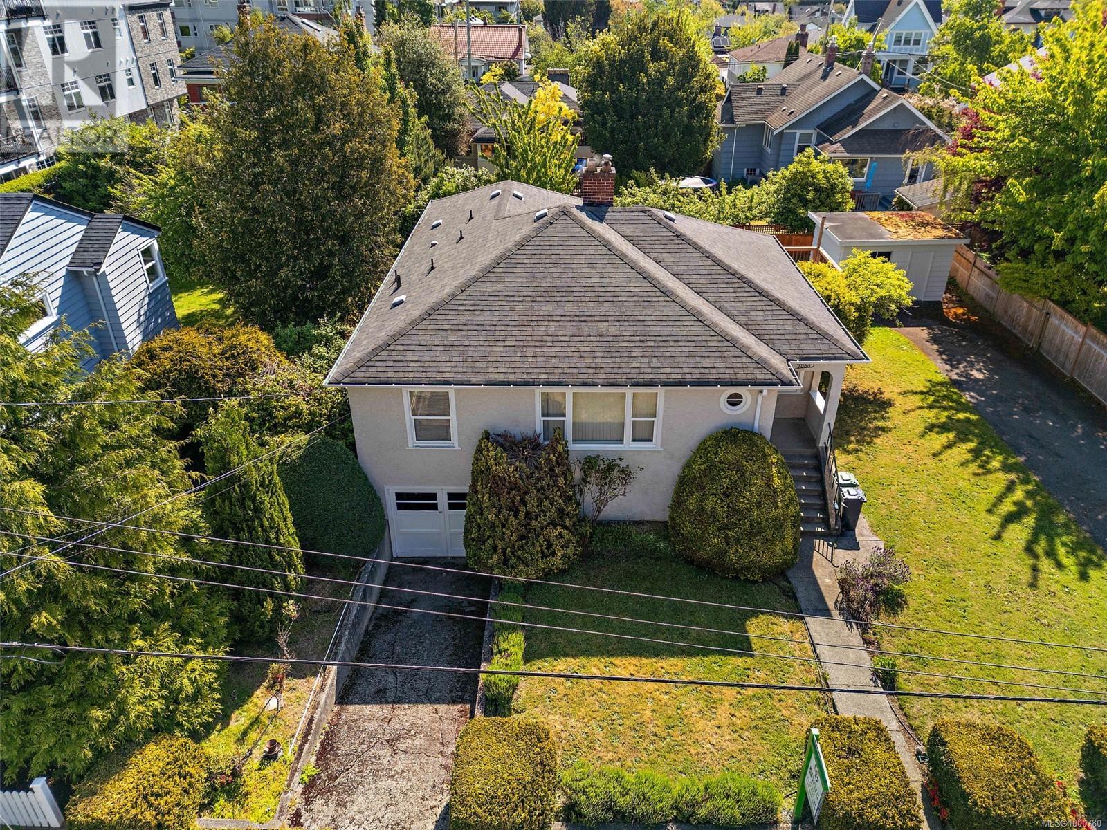 1065 Beverley Pl
