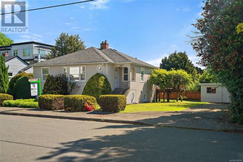 1065 Beverley Pl Victoria BC V8S3Z7