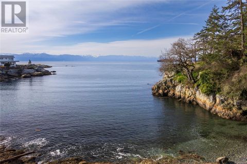 B 1181 Munro St Esquimalt BC V9A5P5